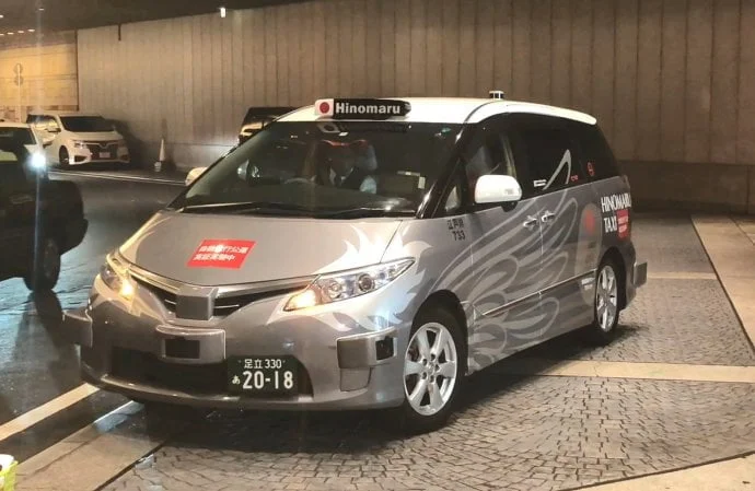 东京街头试验运营中的自动驾驶出租车。 东京街头试验运营中的自动驾驶出租车。