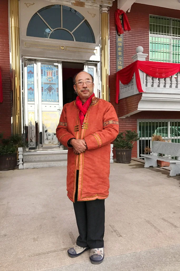 几十年前，在出售自己的疥疮治疗偏方后，陈德良创造了莆田系网络。今天，中国10家私立医院中就有8家隶属于莆田系统。| SUI-LEE WEE