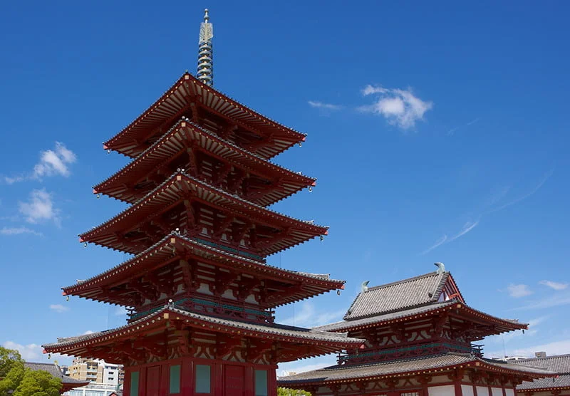 日本最早的官方寺院四天王寺。 日本最早的官方寺院四天王寺。