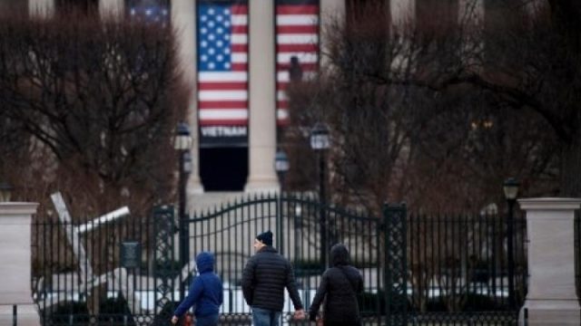 美国政府关门：起因、依据、影响及警示