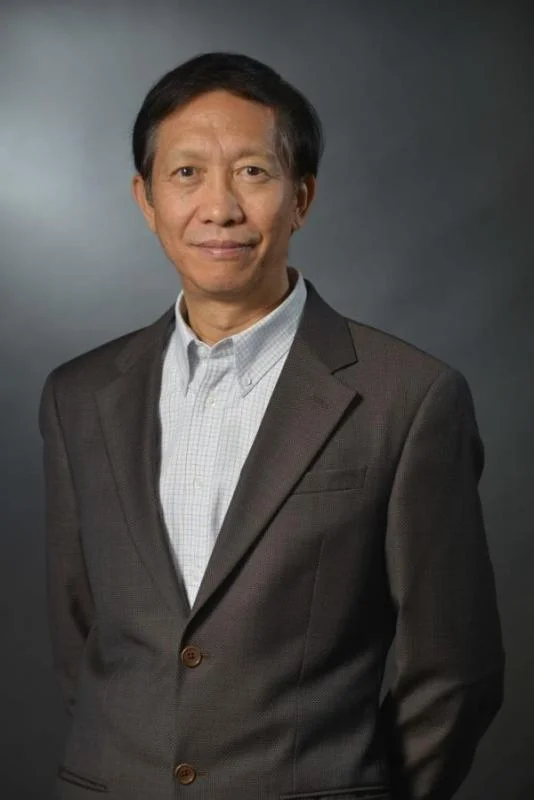 长江商学院经济学教授许成钢 长江商学院经济学教授许成钢