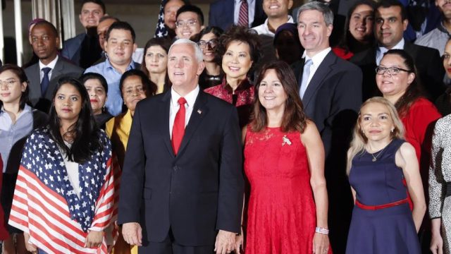 彭斯在独立日美国公民入籍仪式上的讲话(全文）