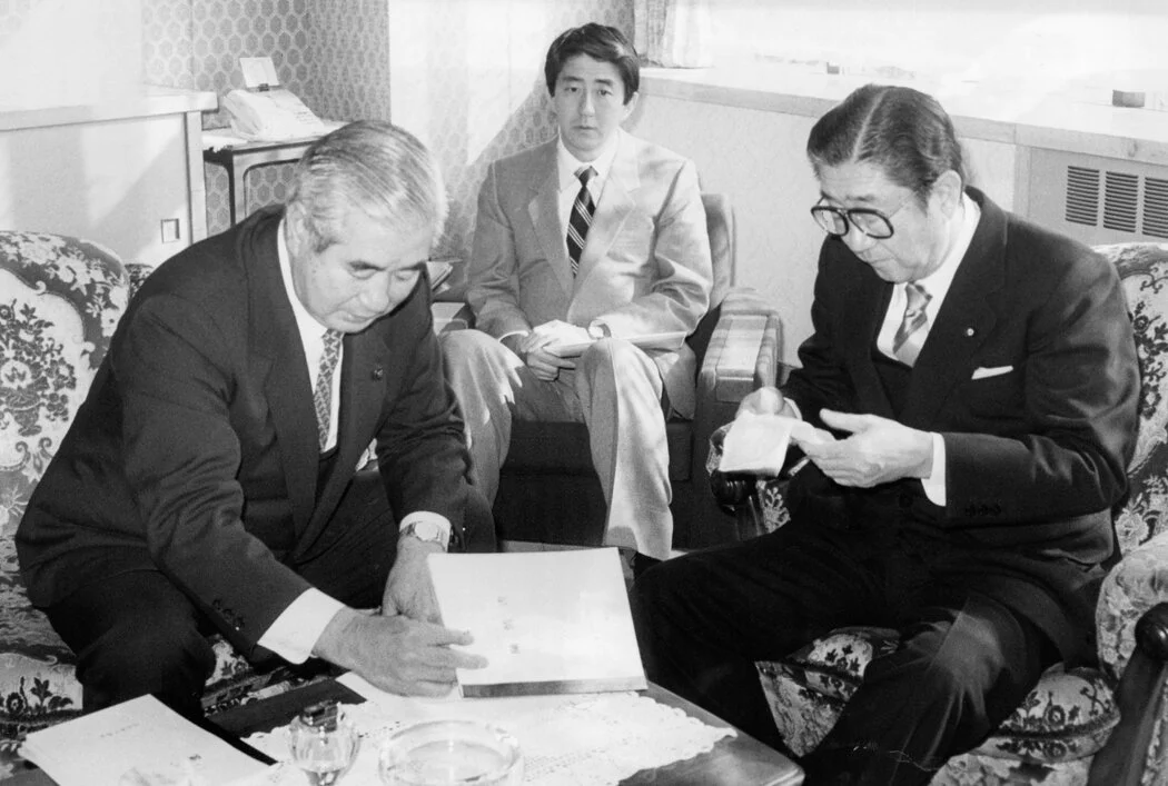 安倍晋三遇刺身亡:任期最长首相的复杂政治遗产 安倍晋三遇刺身亡:任期最长首相的复杂政治遗产