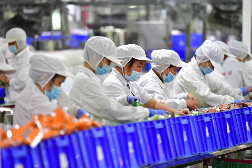 Most Japanese Firms Expect China’s Economic Slowdown to Persist Into 2025 - Reuters Poll