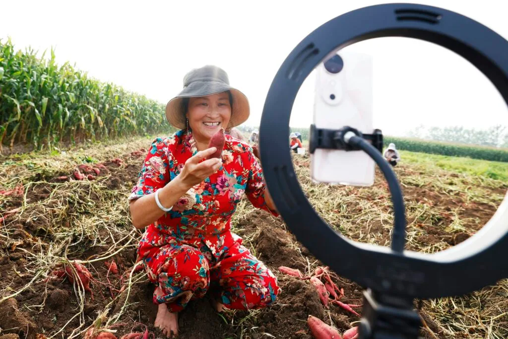 Farms to Fame: How China’s Rural Influencers Are Redefining Country Life Farms to Fame: How China’s Rural Influencers Are Redefining Country Life