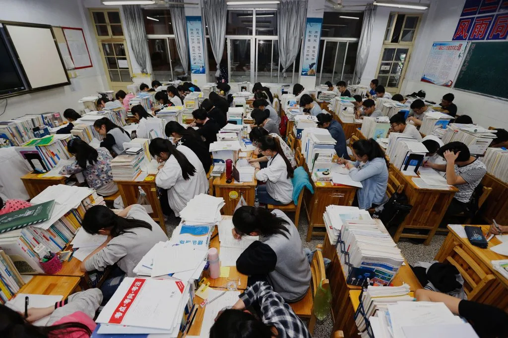人为的“无菌”社会化和精细养育，正在批量制造“空心化”孩子
