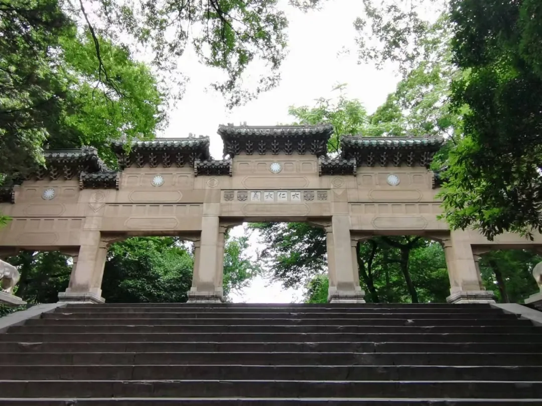 她曾是南京博物院院长,她从塔尖一跃而下 她曾是南京博物院院长,她从塔尖一跃而下